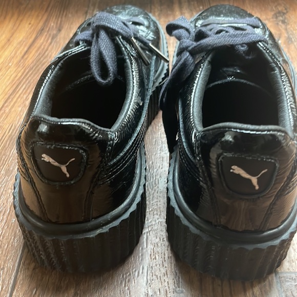 PUMA Fenty By Rihanna Black Crackled Sneaker Creeper Platform
Sneaker. Used - Picture 7 of 10